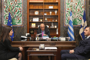 Παραδόθηκε στον Κακλαμάνη το Πόρισμα της Εξεταστικής για τον ΟΠΕΚΕΠΕ