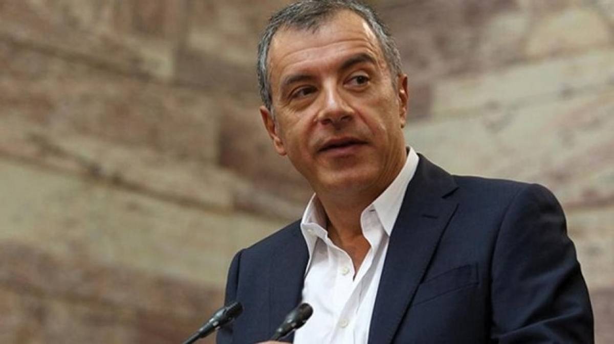 Θεοδωράκης: «Θλιβερός κατήφορος» η αντιπαράθεση Τσίπρα-Μητσοτάκη