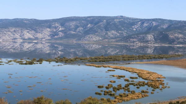 Προειδοποιητικό 112 για έξι χωριά γύρω από τη λίμνη Κάρλα