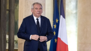 Γαλλία: Σκληρά μέτρα λιτότητας ανακοίνωσε ο Μπαϊρού – Περικοπές δημόσιων δαπανών και θέσεων εργασίας
