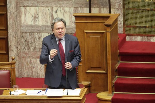 Ασφαλιστικό: Η χώρα καταρρέει και ο Κατρούγκαλος χαίρεται για την... επιτυχία του