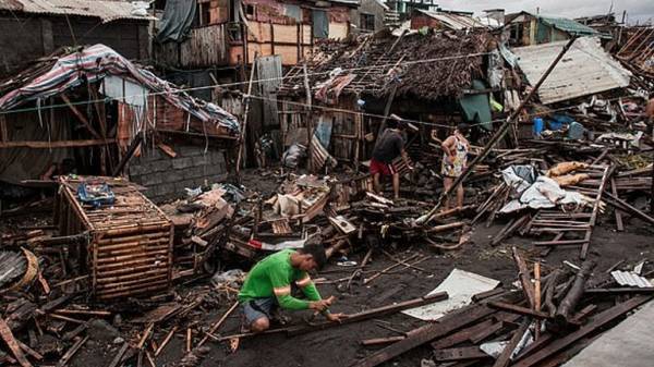 Φιλιππίνες: Δέκα νεκροί και εκατοντάδες εκτοπισμένοι από τον τυφώνα Καμούρι
