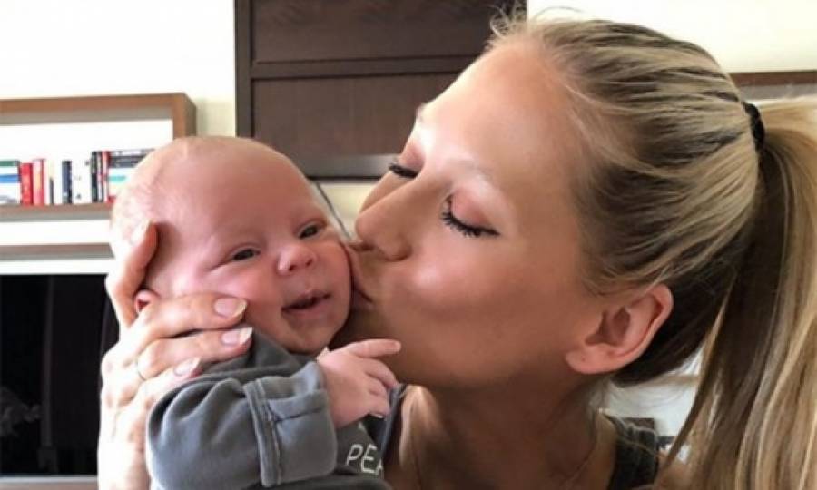 Η Anna Kournikova χορεύει με τον 4 μηνών γιο της(βίντεο)