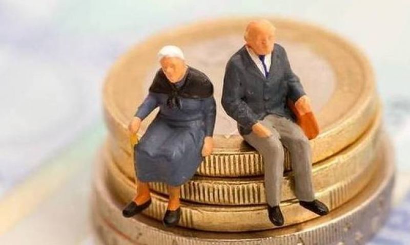 Κομισιόν: Νίπτει τας χείρας για αναπροσαρμογή συντάξεων μέχρι το 2021!