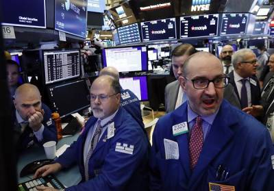 Στο «κόκκινο» η Wall Street- Το βλέμμα στα επιτόκια