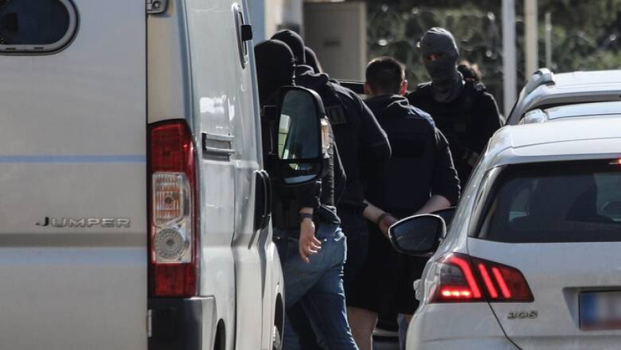 Greek Μafia: Ελέγχονται δεκάδες άτομα για δολοφονίες και λαθρεμπόριο