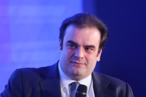 Πιερρακάκης: Στόχος η μεταφορά της φορολογικής κατοικίας εύπορων αλλοδαπών στην Ελλάδα – Να αρθούν εσωτερικά εμπόδια της ΕΕ