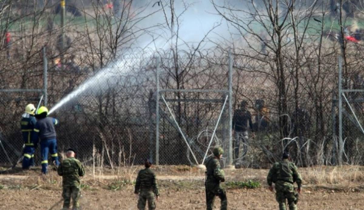 Έβρος: Προσπάθησαν να ρίξουν τον φράκτη με σχοινιά και γάντζους
