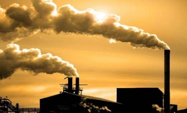 Κίνδυνος για τις ευρωπαϊκές τράπεζες η έκθεση σε ρυπογόνες βιομηχανίες