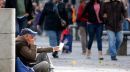 Spiegel: Με την απειλή της φτώχειας ζει το 35,6% των Ελλήνων