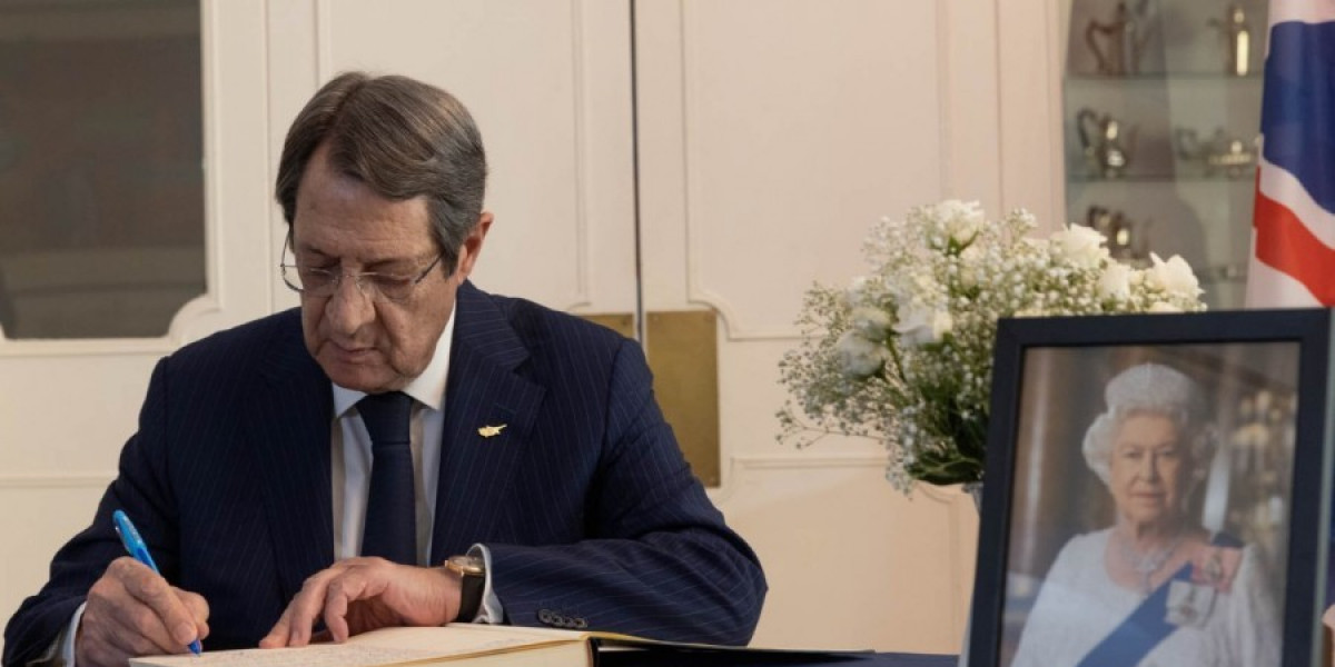 Θα παραστεί στην κηδεία της Ελισάβετ ο Αναστασιάδης