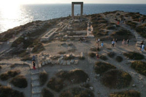 Υπουργείο Πολιτισμού: Περίφραξη ασφαλείας στην Πορτάρα Νάξου μετά από περιστατικό φθοράς