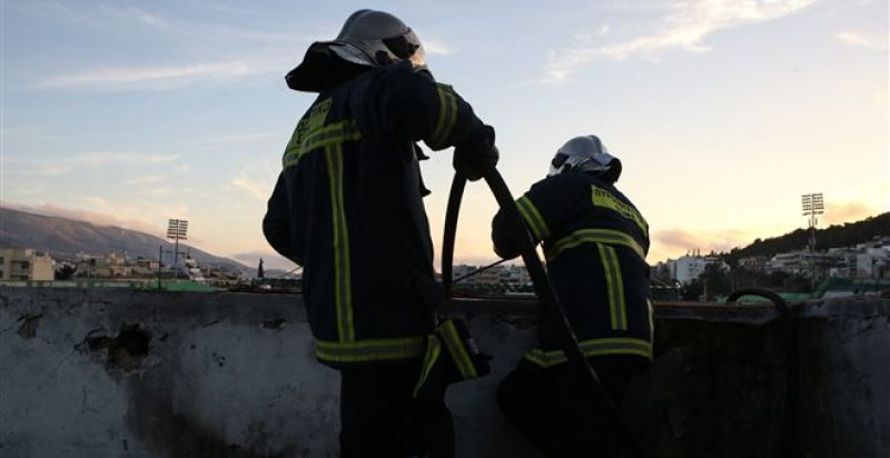 Ένας νεκρός από την πυρκαγιά στη Μάνδρα