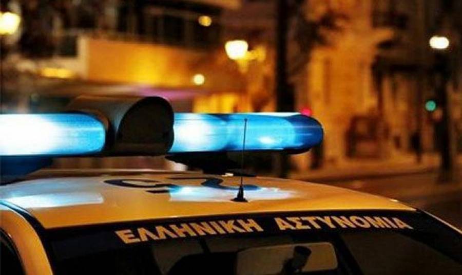 Επίθεση στα γραφεία της Χρυσής Αυγής - Δύο αστυνομικοί τραυματίστηκαν