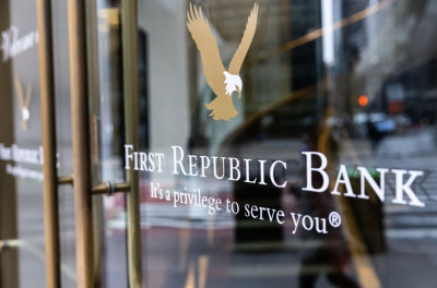 Η First Republic αντιμετωπίζει πιθανό «μπλόκο» δανεισμού από τη Fed