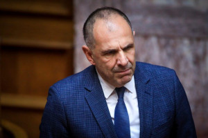Γεραπετρίτης: Έχουμε πλάνο εκκένωσης για τους Έλληνες της Μέσης Ανατολής αν χρειαστεί