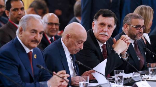 Bloomberg: Οι επιδιώξεις των μεγάλων δυνάμεων για τη Λιβύη