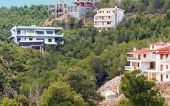 Εκπτώσεις και 100 δόσεις για τα αυθαίρετα