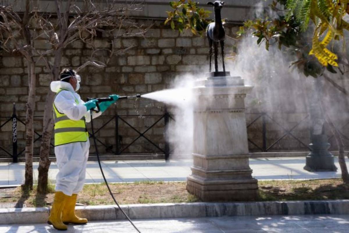 Δημοσκόπηση: Διχασμένη η κοινή γνώμη για τη διαχείριση της πανδημίας