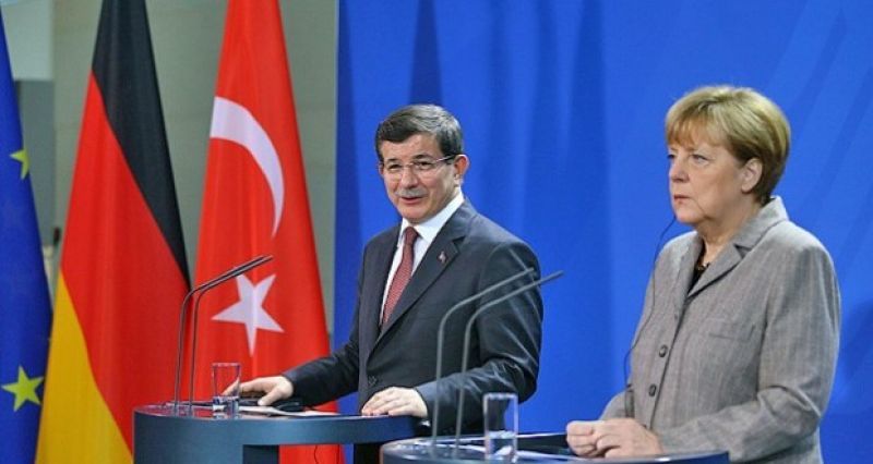 Μέρκελ: Υπέρ της δημιουργίας ζωνών ασφαλείας στη Συρία