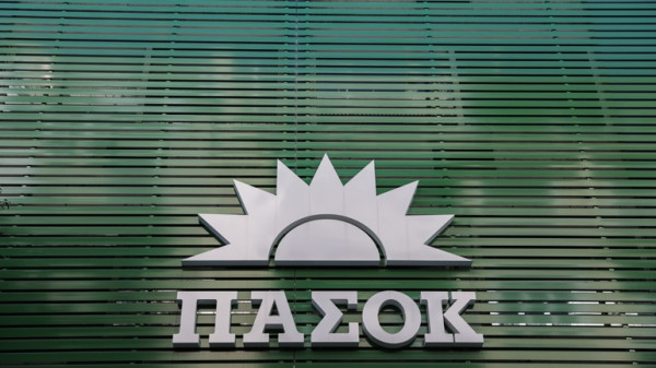 ΠΑΣΟΚ-Παρακολουθήσεις: Οι NYT «ξηλώνουν» το κυβερνητικό αφήγημα