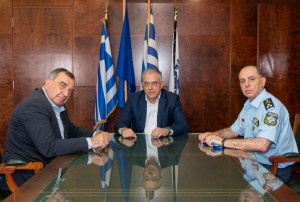 Θεοδωρικάκος: 50% επιπλέον αστυνομικοί υπηρετούν φέτος το καλοκαίρι στην Σαντορίνη