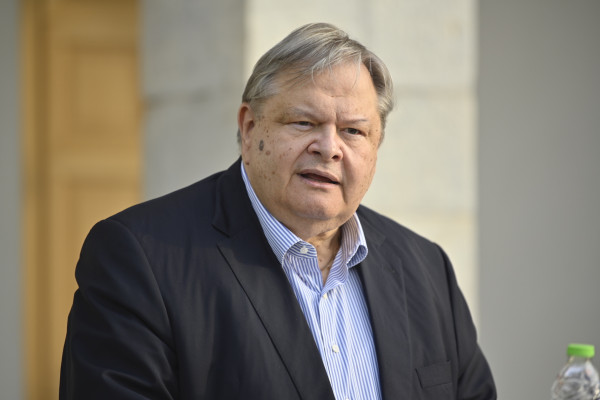 Βενιζέλος: Αναγκαίο ένα ισχυρό ΠΑΣΟΚ για την αντοχή της δημοκρατίας
