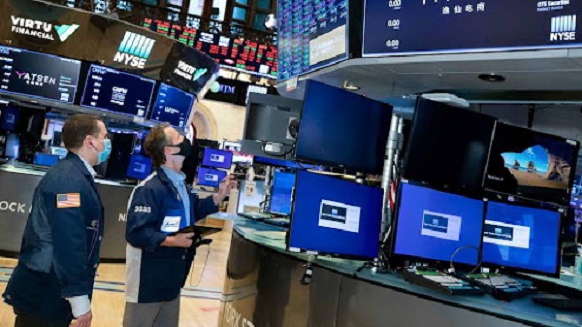 Νέο τριπλό ρεκόρ στη Wall Street με «καύσιμο» την απασχόληση