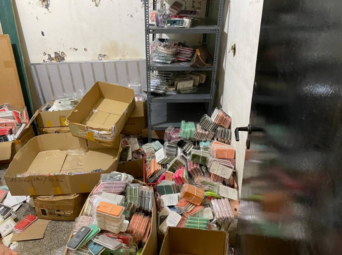 ΔΙΜΕΑ: Κατάσχεση 6.000 θηκών κινητών ως προϊόντα απομίμησης