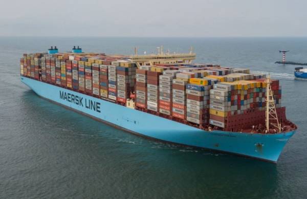 Μεγαθήριο containership προσάραξε στα ανοιχτά του Bremerhaven