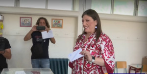 Ψήφισε η Ζωή Κωνσταντοπούλου «με αισιοδοξία, αγάπη και δύναμη»