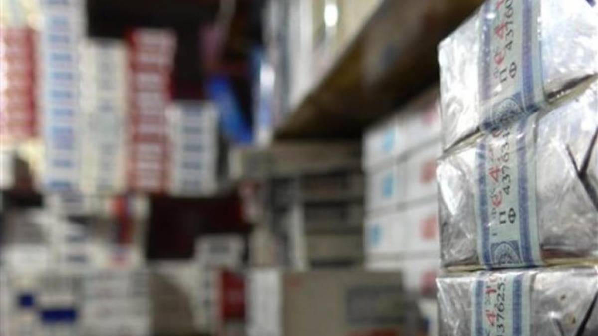 Βρέθηκαν εκατοντάδες πακέτα λαθραίων τσιγάρων στο BLUE STAR ΠΑΤΜΟΣ