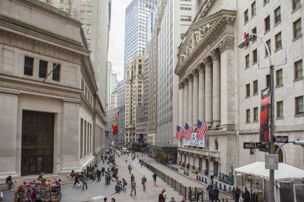 Wall street: Ο πληθωρισμός δίνει περαιτέρω ώθηση σε Dow, S&amp;P500