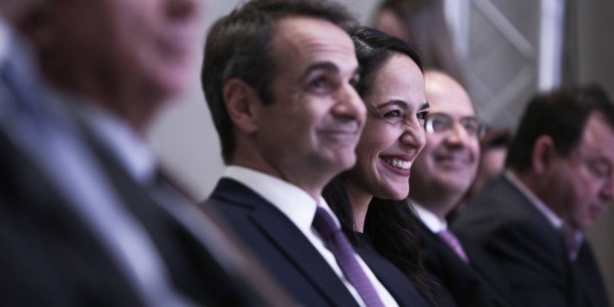 Υιοθεσίες-αναδοχές: Ο Πρωθυπουργός ανακοίνωσε 202 συνδέσεις παιδιών με υποψήφιους γονείς