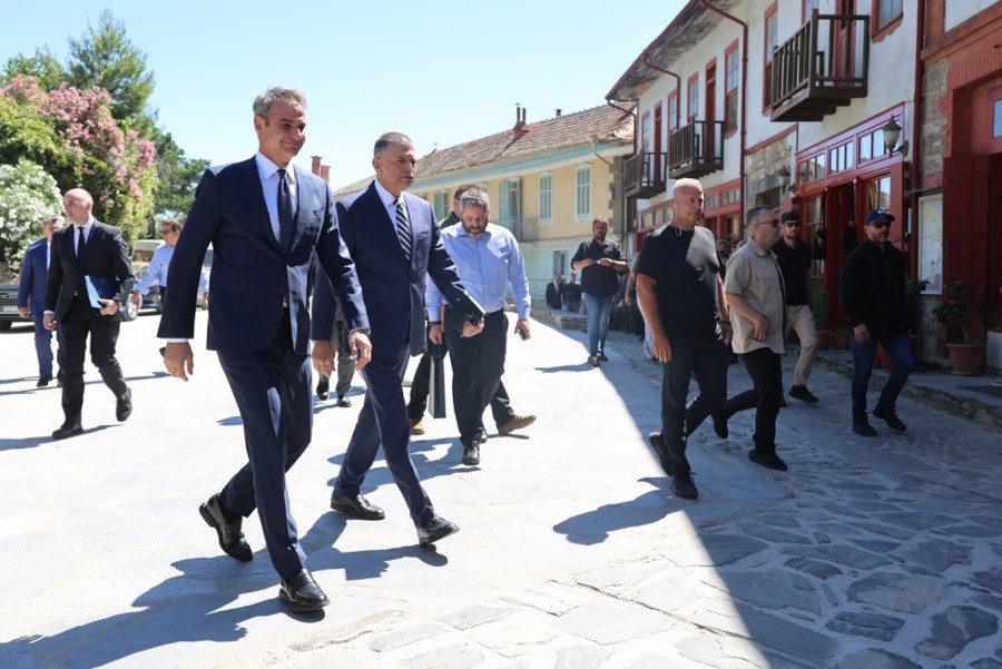 Μητσοτάκης από Άγιον Όρος: Στηρίζω την πνευματική αποστολή σας - Ανακοίνωσε έργα 100 εκατ. ευρώ από ΕΣΠΑ