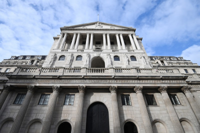 BoE: Αύξησε τα επιτόκια στο 2,25% παρά τις προοπτικές ύφεσης