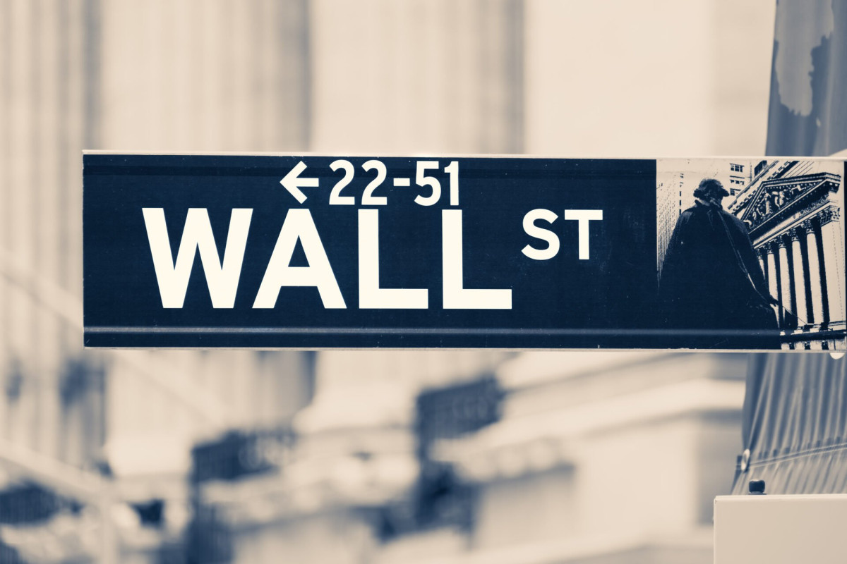 Wall Street: Στα «πράσινα» για τέταρτη συνεχόμενη ημέρα παρά τη μεταβλητότητα