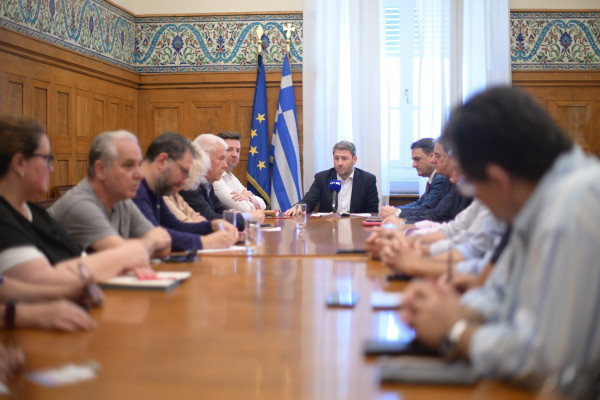 Ανδρουλάκης: Υπάρχουν οι συνθήκες για επαναφορά 13ου και 14ου μισθού στους δημοσίους υπαλλήλους