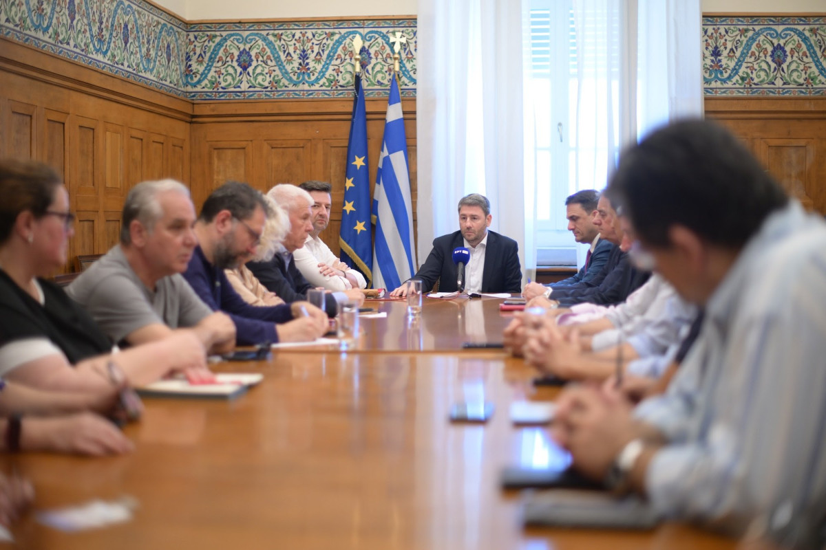 Ανδρουλάκης: Υπάρχουν οι συνθήκες για επαναφορά 13ου και 14ου μισθού στους δημοσίους υπαλλήλους