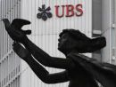 Bloomberg: Η UBS πάγωσε τους μισθούς στην επενδυτική τράπεζα