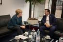 «Σφιχτή» η Μέρκελ για το χρέος, πιο θετικός ο Ολάντ