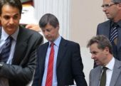 Συνάντηση Μητσοτάκη- τρόικας: Θετικό κλίμα μέσα, ένταση και επεισόδια έξω