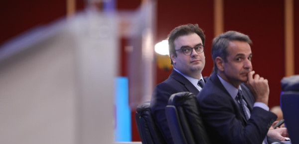 Ο Πιερρακάκης παίρνει κεφάλι στην κούρσα διαδοχής του Μητσοτάκη