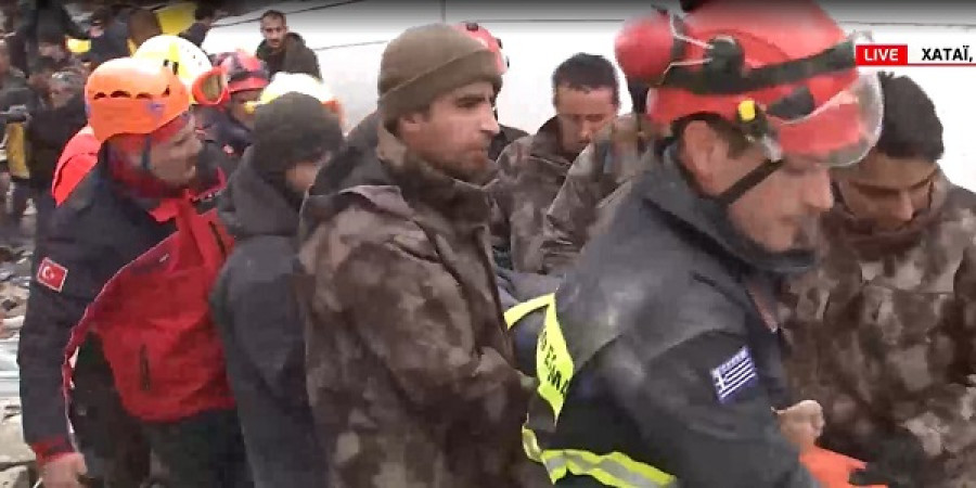 Σεισμός Τουρκία: 10 άτομα έχει απεγκλωβίσει η ελληνική αποστολή διάσωσης