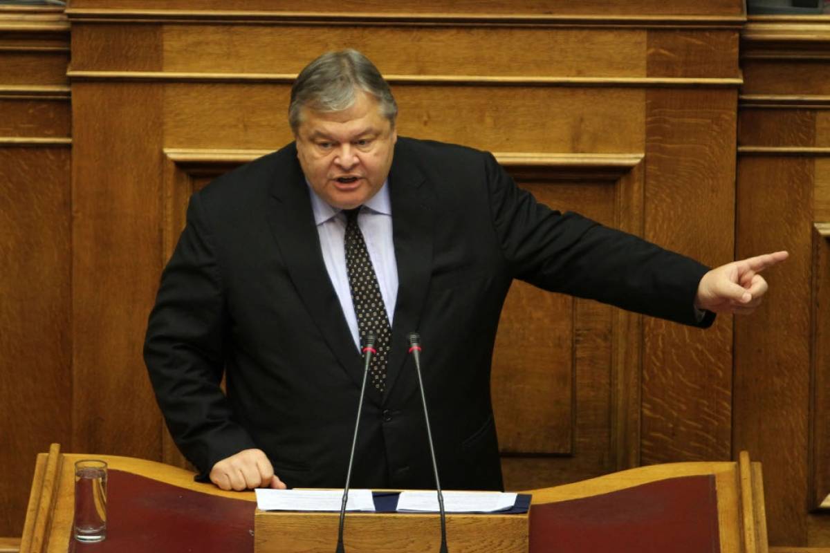 Βενιζέλος: Ματαιοπονούν όσοι θέλουν να αμαυρώσουν τον Κώστα Σημίτη