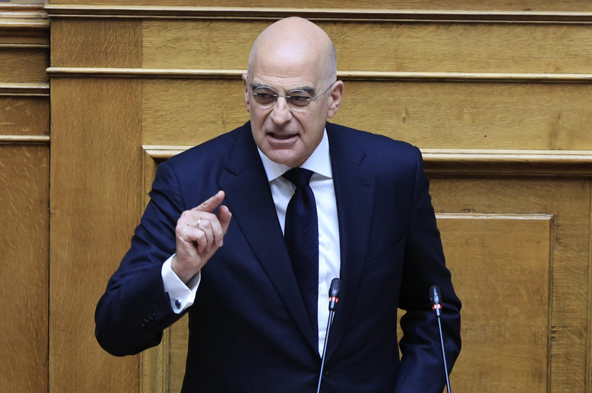 Δένδιας: Καμία μεταφορά οπλισμού στην Ουκρανία, πουλάμε πεπαλαιωμένο υλικό