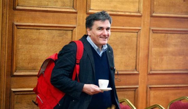 Άφησε τη ρήξη και έπιασε «την αμοιβαία λύση», ο Τσακαλώτος