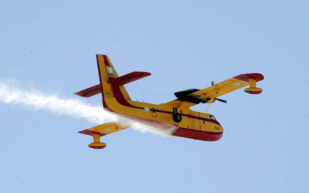 Έπεσε Canadair στην Κάρυστο, ενώ επιχειρούσε στη φωτιά