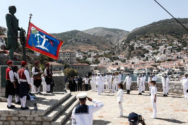 Σακελλαροπούλου: Στην Ύδρα για τα «Μιαούλεια»