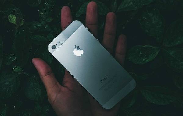 «Βουτιά» στη ζήτηση για iPhone προβλέπει η Goldman Sachs